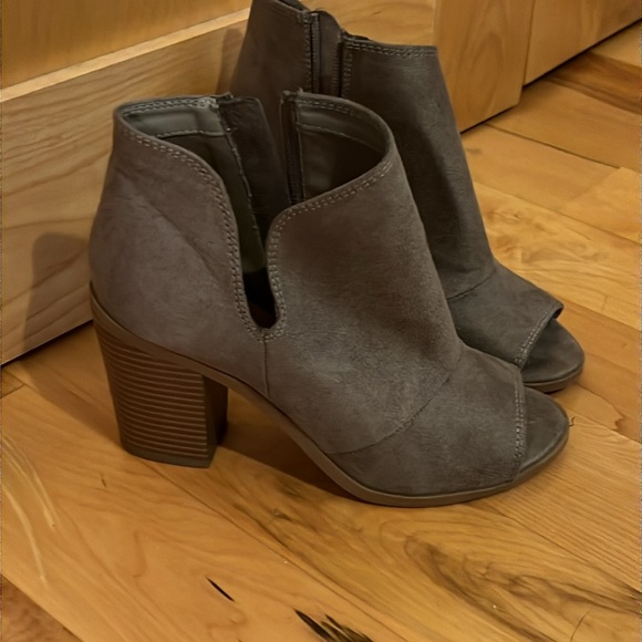 Women’s Suede Taupe Brown Boot Booties Ankle Size 6 - Picture 1 of 6